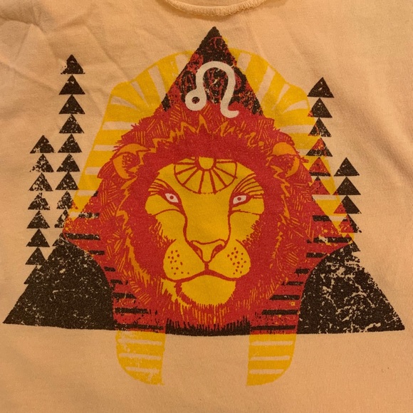 We The Free zodiac tank leo size medium - Picture 2 of 3